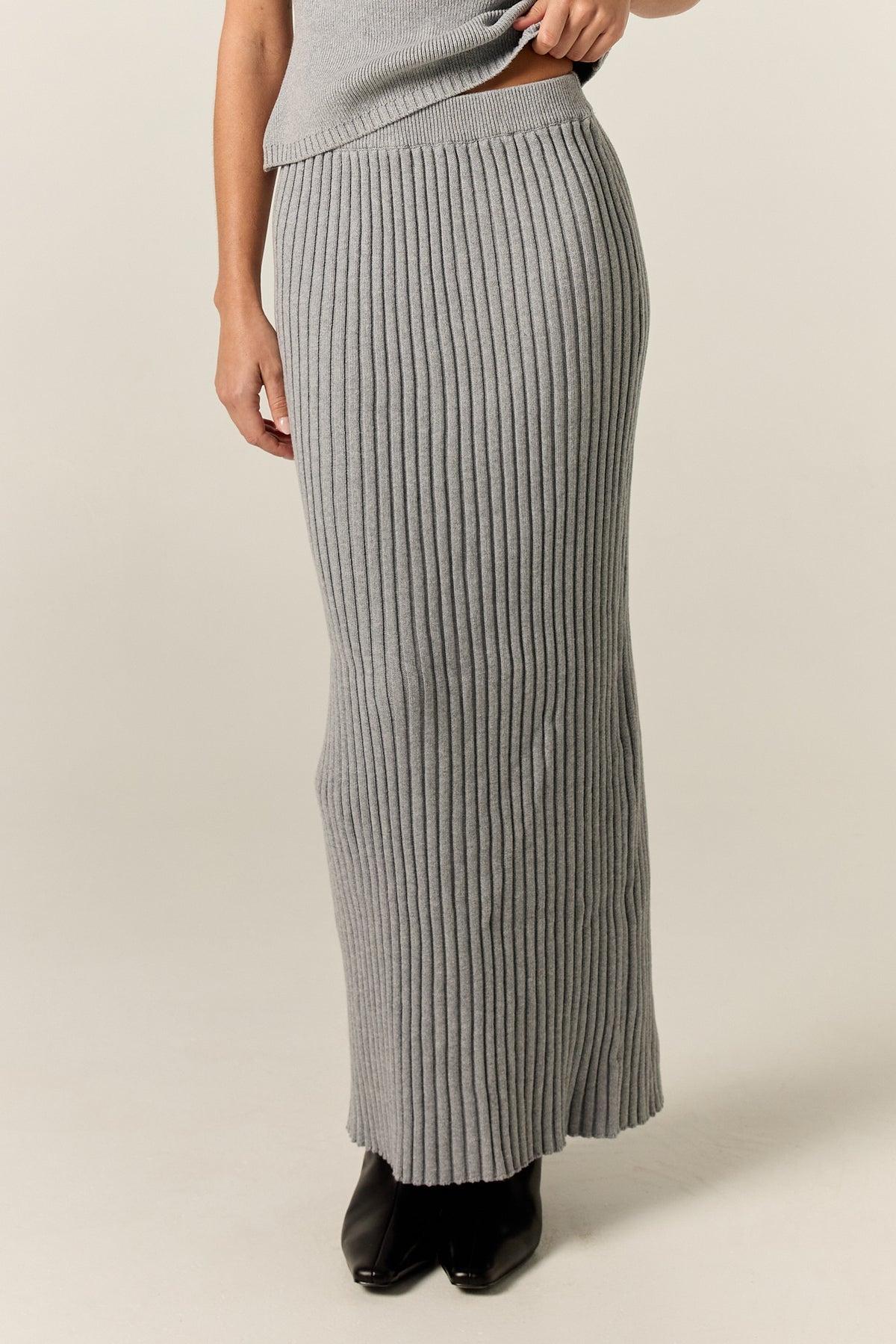 Jordy Ribbed Knit Midi Skirt (Grey)