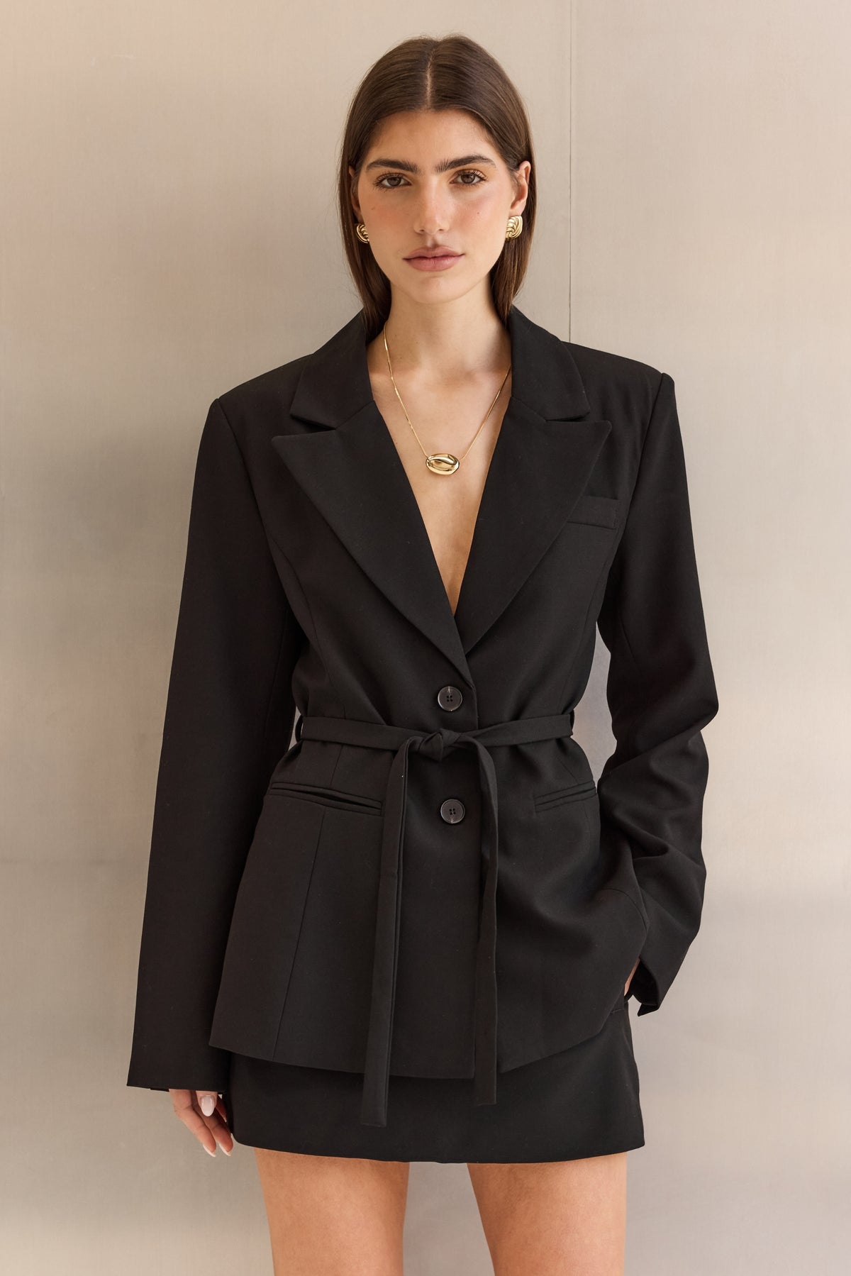 Noir Tailored Cinched Blazer (Black)