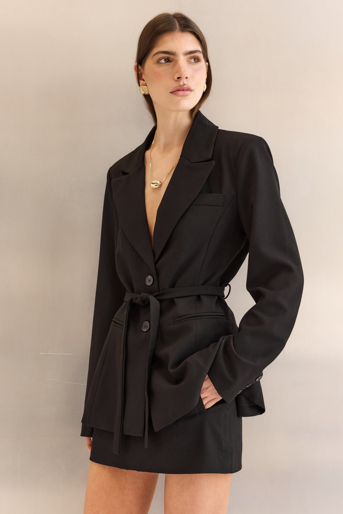 Noir Tailored Cinched Blazer (Black)