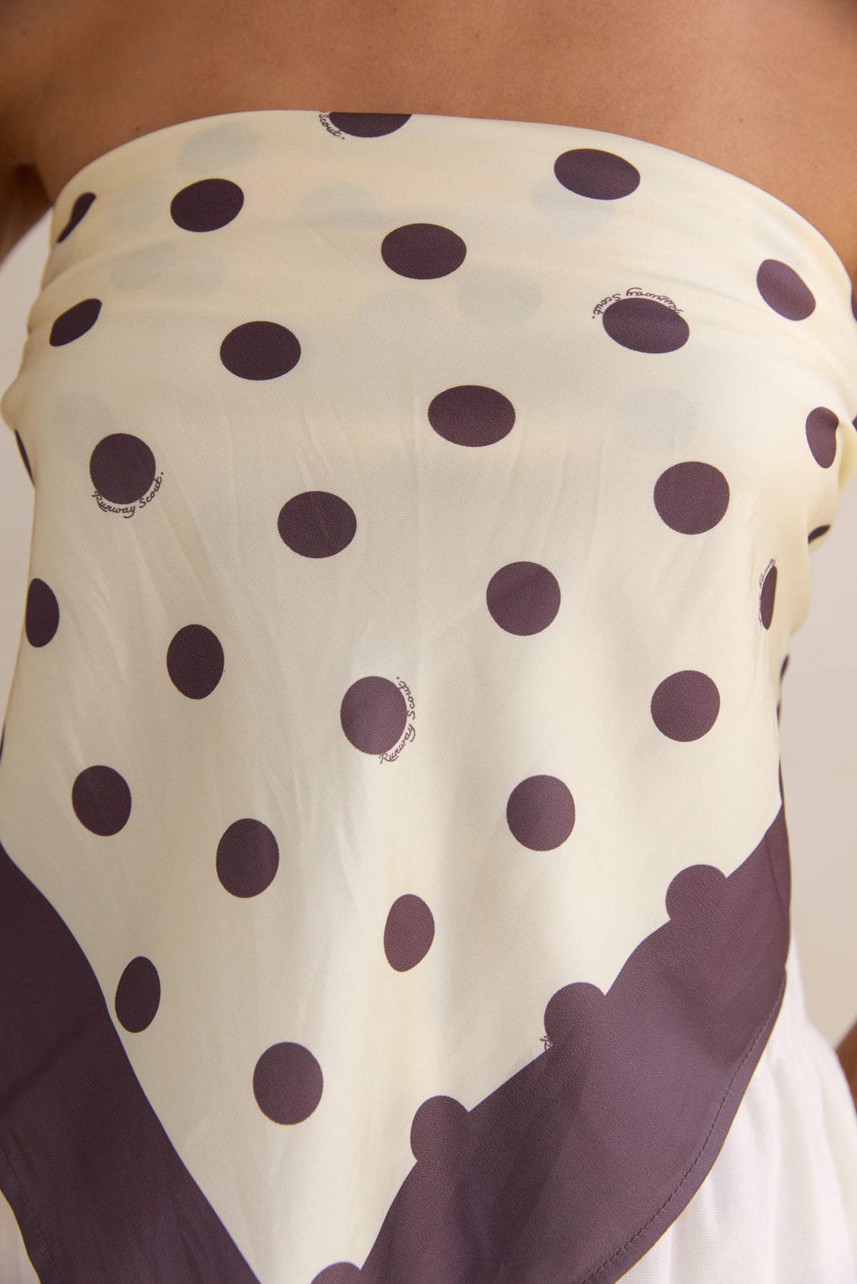 Runway Scout Scarf (Chocolate)